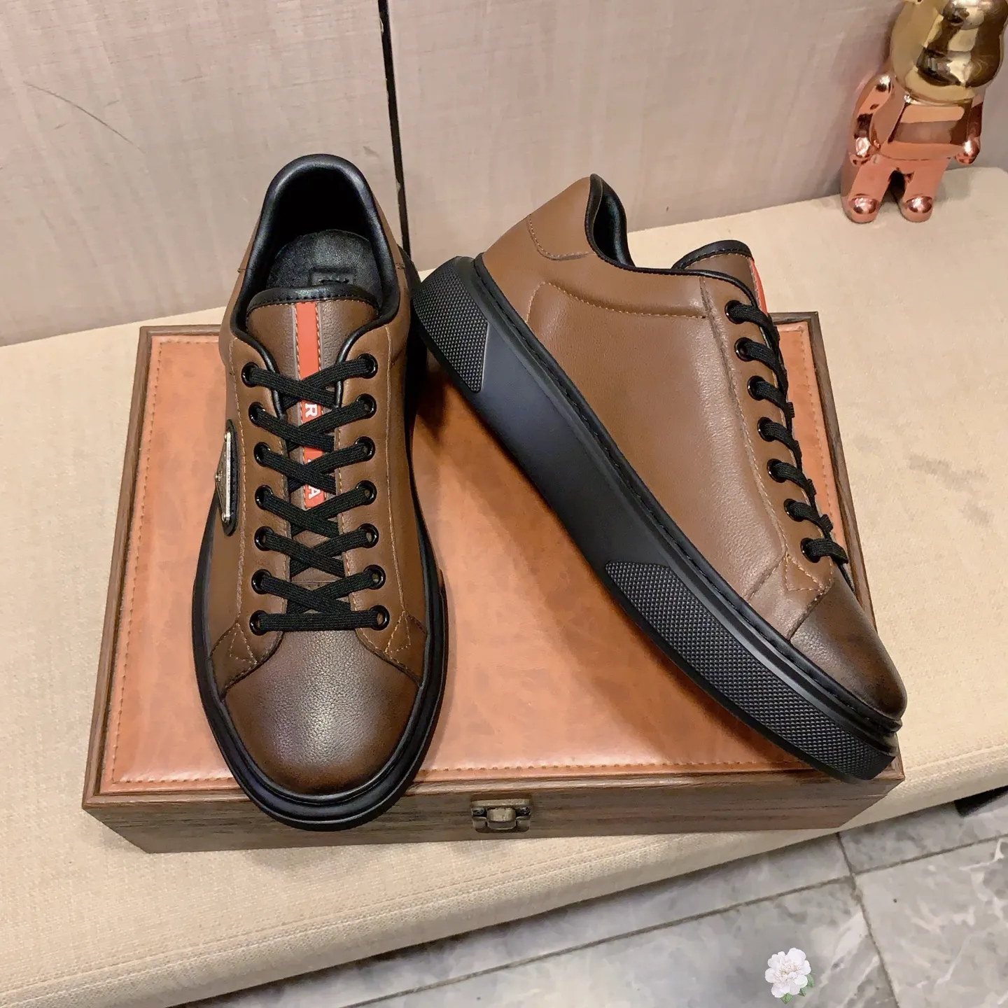 Men's men's shoes💰460💰💰🎩🎩[Lightning][Lightning] "PRADA*" The latest and most popular casual shoes, top brand [seduce] luxury ~ purchasing agency, top ~ quality. [Strong] The upper is made of imported breathable and polished cowhide material ➕ Breathable sheepskin feet (•) with fine workmanship. The original stylish and stylish soft rubber wear-resistant and non-slip outsole is light and comfortable on the feet. The real thing looks better when taken in real life. 0186: code: 38-44, 2️⃣ colors selected